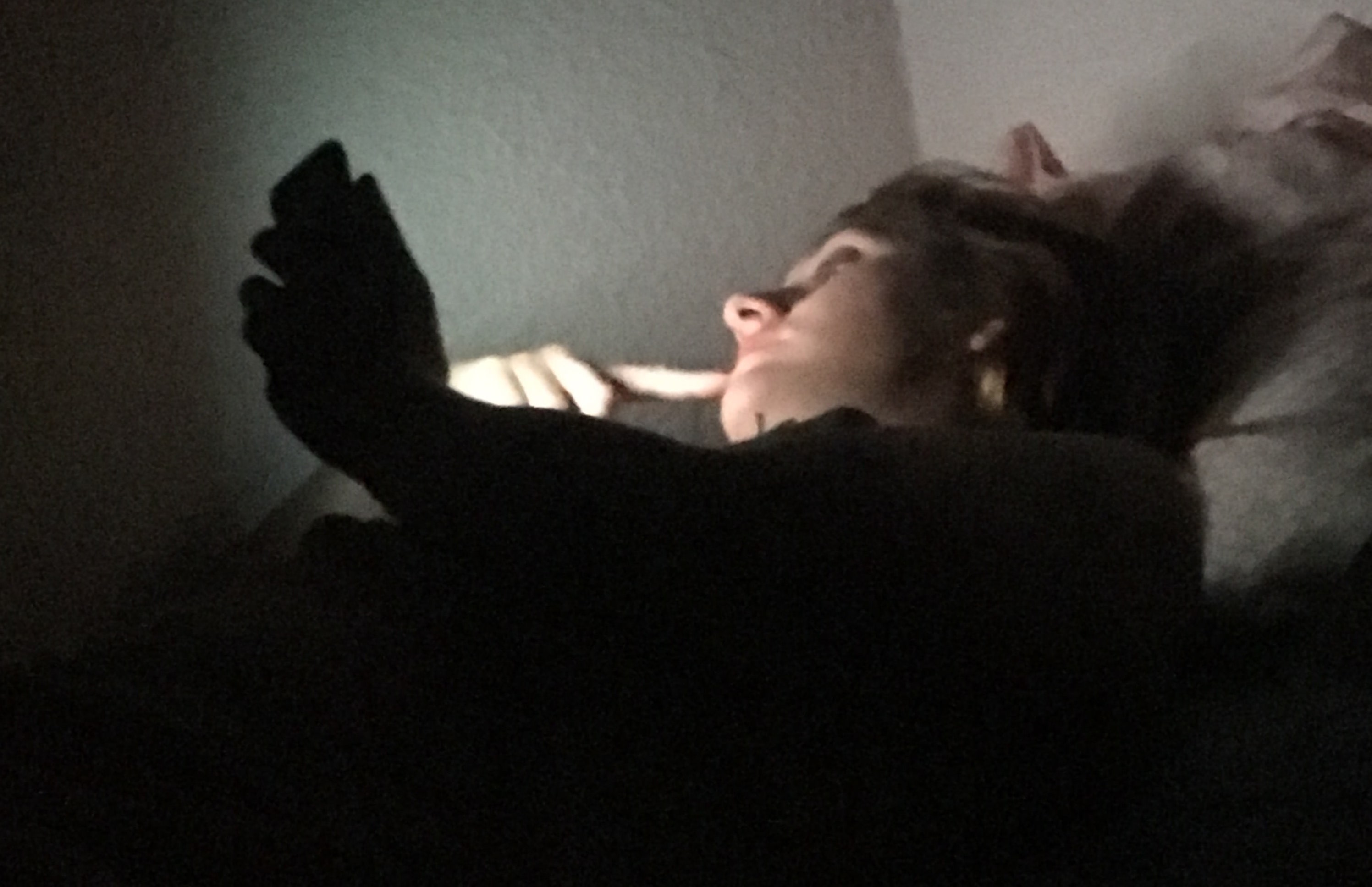 sintomas_narcolepsia_pantallas_dormir_mal